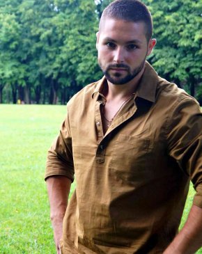 Maks, 29